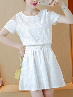 White Fit & Flare Above Knee Plus Size Dress for Casual Party