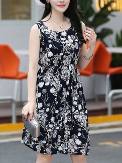 Black and White Floral Fit & Flare Knee Length Plus Size Dress for Casual