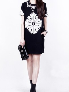 Black and White Shift Above Knee T-shirt Dress for Casual