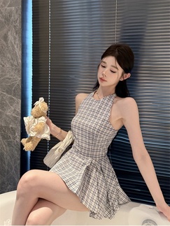 Real shot and real price for summer vacation, fresh and age-reducing plaid halter neck vest suspender dress in blue and white, irregular and slim.