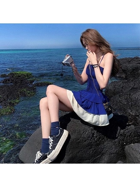 High Quality and Quality! Summer New Retro French Elegant Graceful Pure Desire Hot Girl Stitching High Waist Bubble Dress in Navy Blue