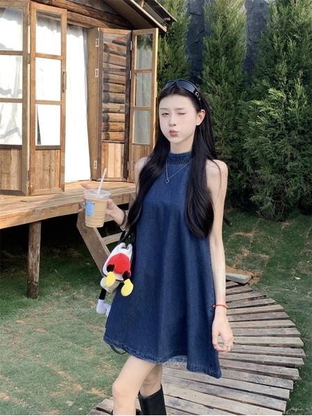 Real Shot Cost-Effective Retro Blue Halter Denim Dress Summer Elegant Slimming Loose Off-Shoulder Camisole Short Skirt in Dark Blue