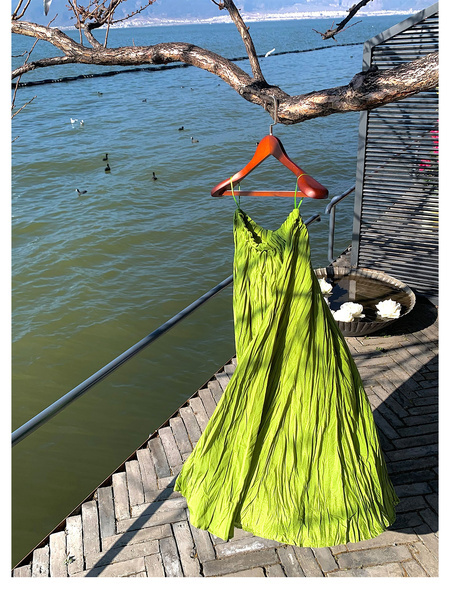 In Stock American Retro Bright Green Pleated Skirt Women's Spring and Summer High Waist Slimming A-Line Pleated Skirt Versatile Midi Skirt