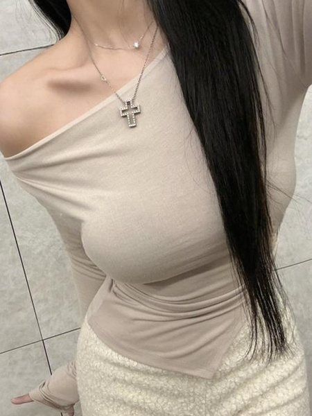 South Korea's Dongdaemun Spring and Summer New Temperament One-Shoulder Heart-Shaped Gangnam Beauty Shows the Figure and Can Be Exposed Shoulder Long-Sleeved T-Shirt in Beige